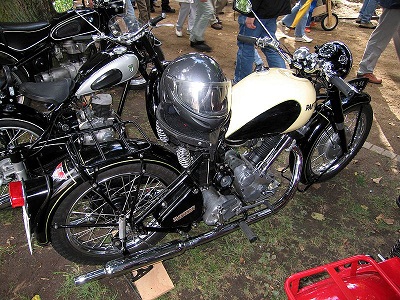 800px-Panther_Motorcycle_(by_Phelon_&_Moore).jpg