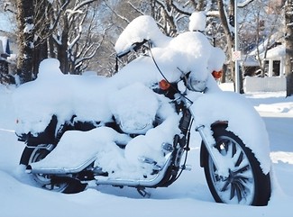 motocykl_pod_sniegiem.jpg