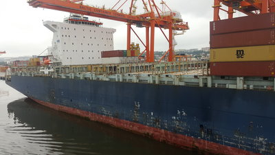 Kontenerowiec  z Japonii  Yokohama.